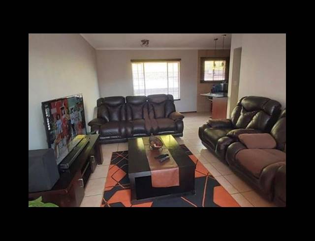 3 BEDROOM TOWNHOUSE FOR SALE IN GLEN MARAIS